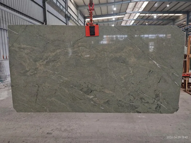 Argentina Verde Granite — Slab photograph · Catalogue p. 14